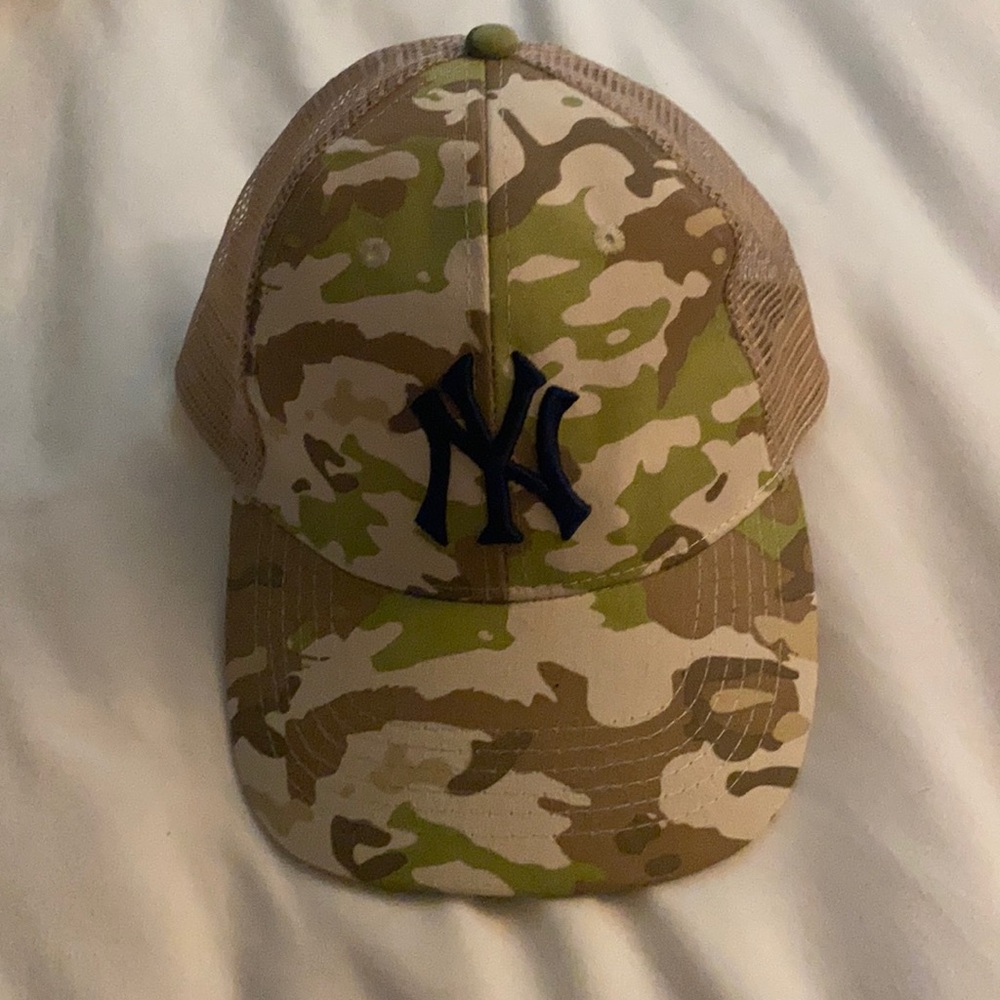 New York Yankees Camo Hat.